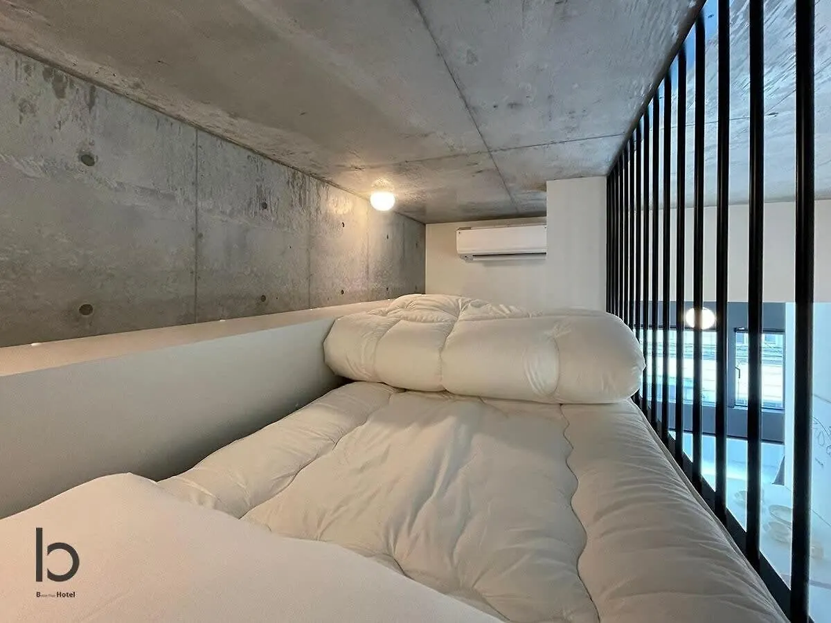Bhotel Nekoyard - Modern Loft Studio Near Peace Park & City Center 히로시마 0*,  일본